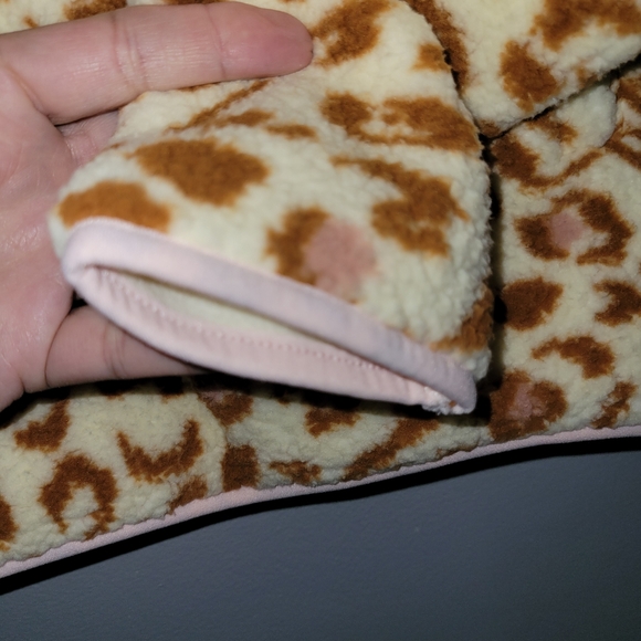 New Amazon Essentials Girls Sherpa Fleece Quarter-Zip Jacket - Picture 3 of 7